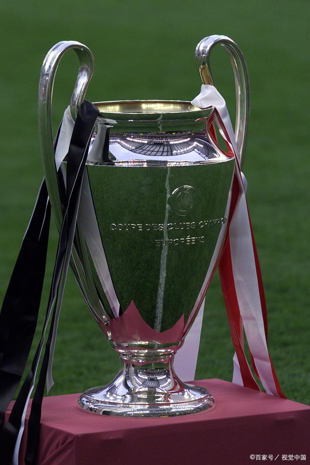 足球场上 足球场上